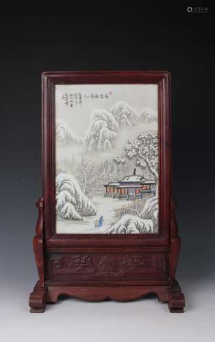 CHINESE ROSEWOOD TABLE SCREEN WITH PORCELAIN FAMILLE ROSE PLAQUE OF SNOW VIEWS