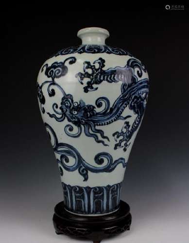 CHINESE PORCELAIN BLUE AND WHITE DRAGON MEIPING VASE