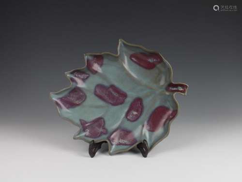 CHINESE PORCELAIN JUNYAO KILN LEAF SHAPED PLATE