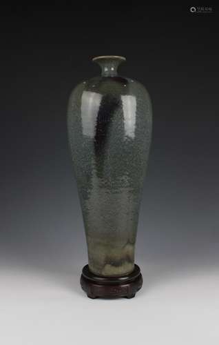 CHINESE PORCELAIN BLACK GLAZE MEIPING VASE