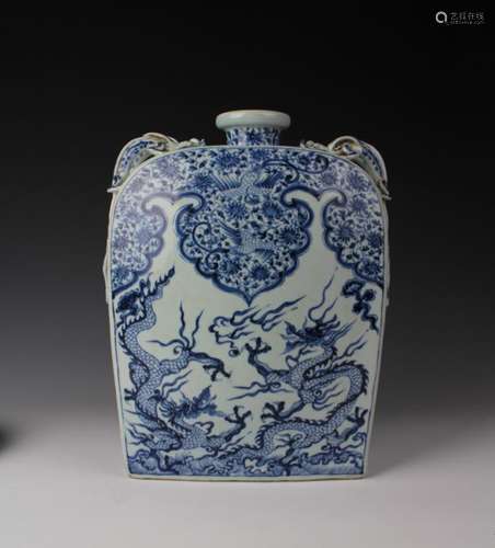 CHINESE PORCELAIN BLUE AND WHITE DRAGON FLATTEN SQUARE VASE