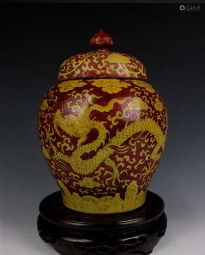 CHINESE PORCELAIN RED AND YELLOW DRAGON LIDDED JAR