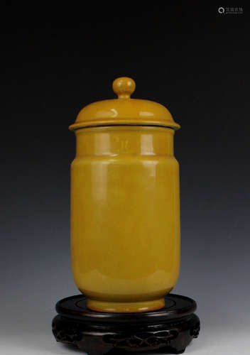 CHINESE PORCELAIN YELLOW GLAZE LIDDED JAR