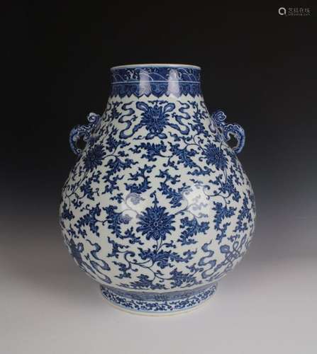 CHINESE PORCELAIN BLUE AND WHITE FLOWER ZUN VASE