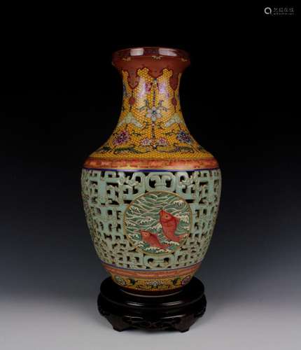 CHINESE PORCELAIN FAMILLE ROSE PIERCED VASE