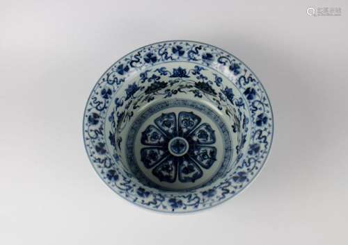 CHINESE PORCELAIN BLUE AND WHITE BASIN