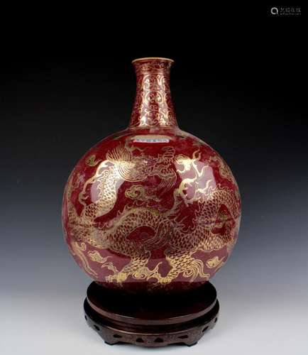 CHINESE PORCELAIN RED GROUND GOLD PAINTED DRAGON MOONFLASK VASE