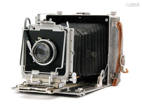 A 1950s reflex camera with Schneider Kreuznach Xenar lens No 2627874, black bellows and a flash gun (2)