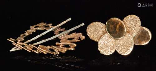 Two 9ct hallmarked abstract brooches, lengths 5cm total weight 14g, both Birmingham 1967 respectively, Bernard Instone, S/D.  (2).