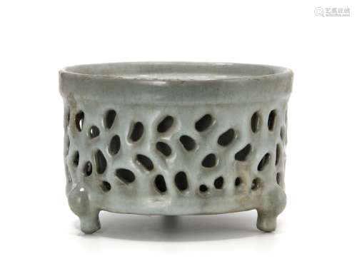 Chinese K'uan Reticulated Tripod Censer