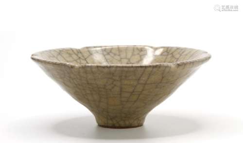 Ko-Type Petal-Rim Conical Bowl