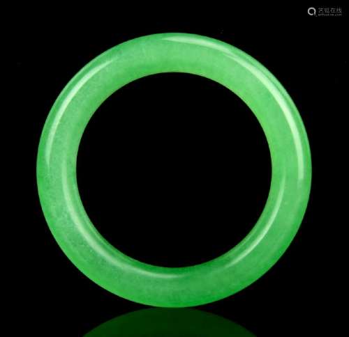 Emerald Green Jadeite Bangle