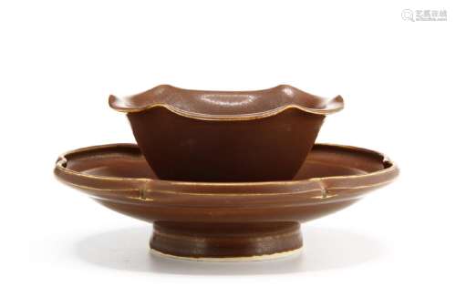Persimmon-Glazed Ting Cup and Cupstand