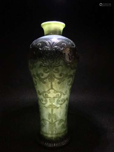 Chinese Spinash Jade Vase