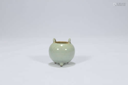 Chinese tripod Ge Ware porcelain incense burner.