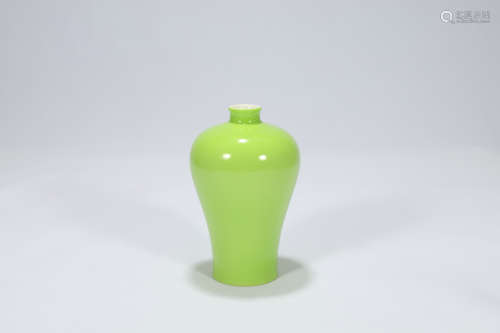 Chinese apple green porcelain Meiping vase.