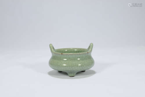 Chinese Ge Ware porcelain incense burner.