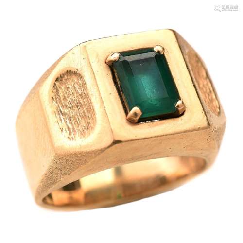 Synthetic Emerald, 18k Yellow Gold Ring