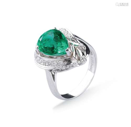 哥伦比亚帝王绿2.58克拉水滴形祖母绿镶铂金钻石戒指
