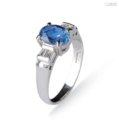 斯里兰卡1.45克拉皇家蓝火彩蓝宝石镶钻铂金戒指