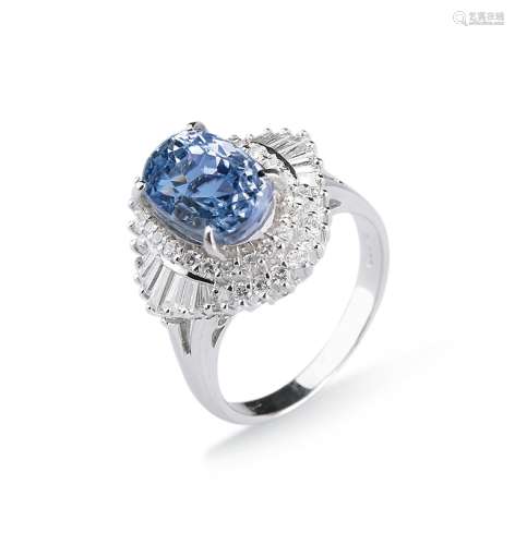 斯里兰卡淡蓝5.81克拉蓝宝石镶铂金钻石戒指
