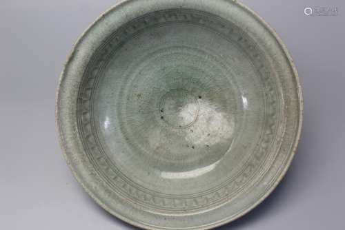 Antique Sawankhalok celadon pottery bowl, ca. mid 14th