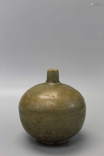 Antique Sawankhalok celadon pottery jar, ca. mid 14th
