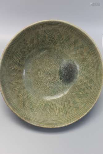 Rare Large Sawankhalok Celadon and Blue Decorated Bowl.