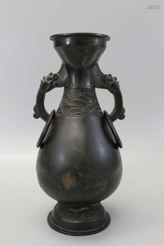 Chinese bronze vase.