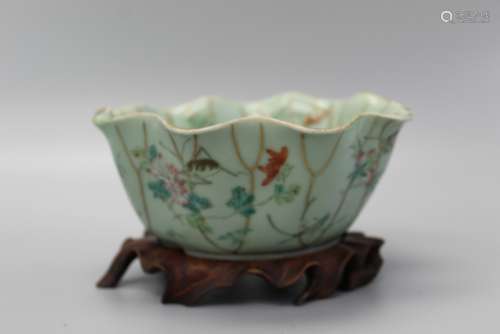 Chinese celadon glaze famille rose porcelain bow with a
