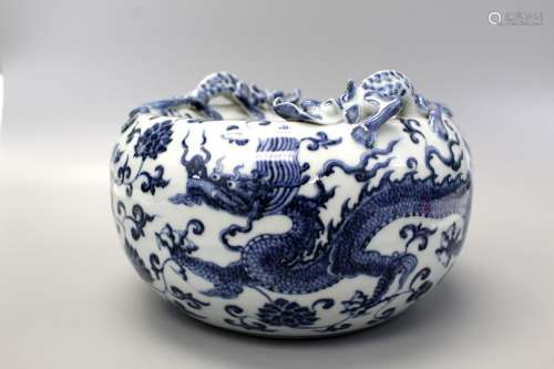 Chinese blue and white porcelain brush washer,