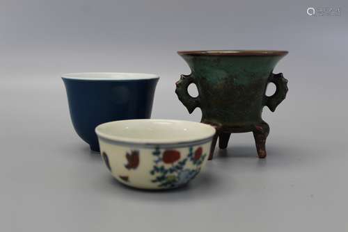 Three Chinese porcelain cup, including Doucai chicken