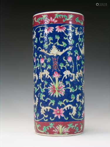Chinese famille rose porcelain hat vase.