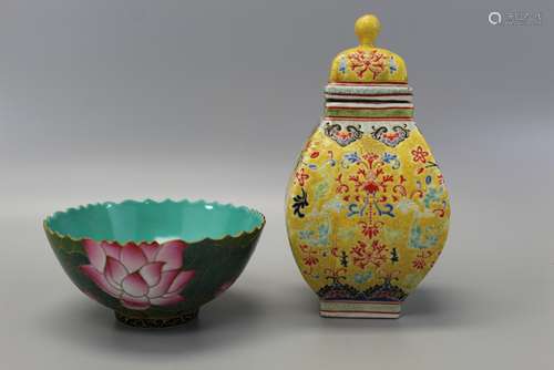 Two Chinese famille rose porcelain pieces.