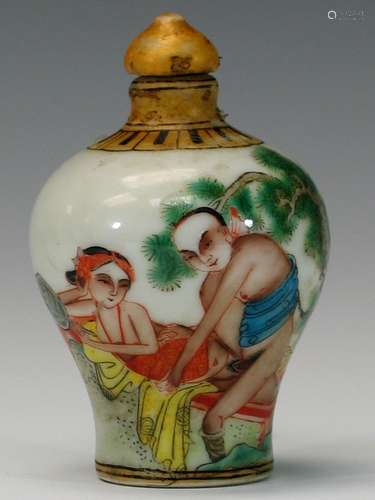 Chinese famille rose porcelain snuff bottle.