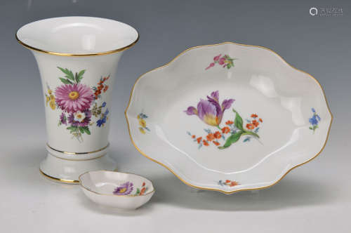 3 parts of porcelain