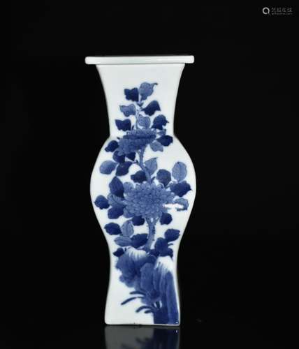 A BLUE AND WHITE FACETED VASE, KANGXI MARK