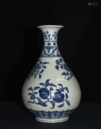 A BLUE AND WHIT YUHUCHUN VASE