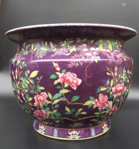 A PURPLE GROUND AND FAMILLE ROSE JAR