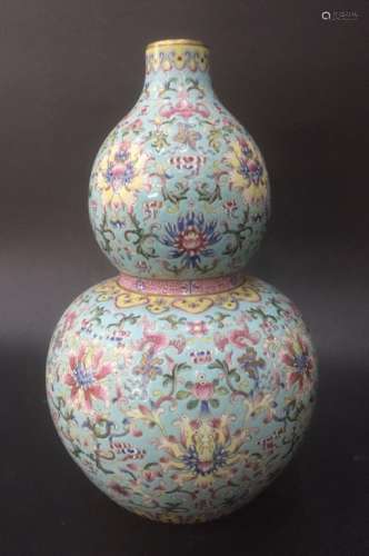 A FAMIELL ROSE DOUBLE GOURD VASE