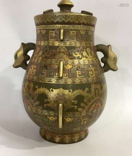 A GILT-DECORACTED ARCHAISTIC VASE AND COVER