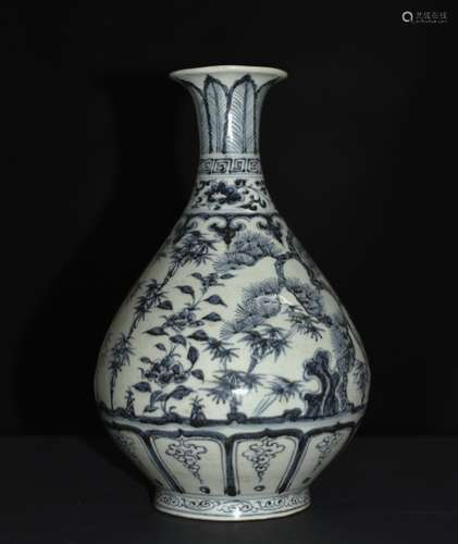 A BLUE AND WHITE YUHUCHUN VASE