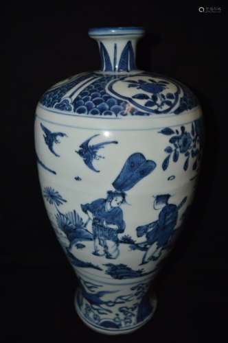 A BLUE AND WHITE MEIPING VASE