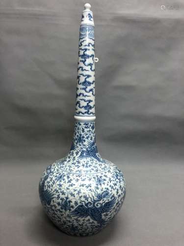 A BLUE AND WHITE VASE