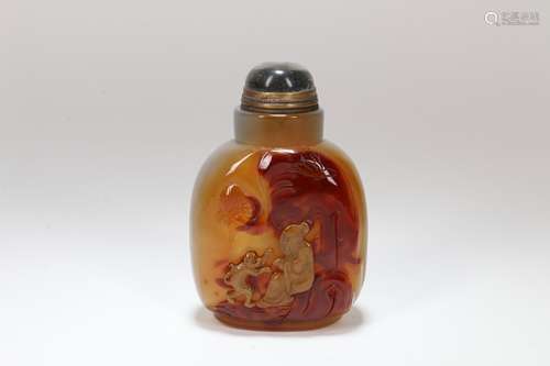 A Chinese Carved Agate Snuff Bottle