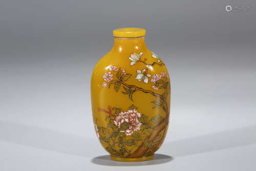 A Chinese Famille Rose Yellow Jade Snuff Bottle