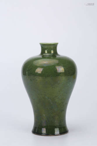 A Chinese Green Glazed Porcelain Vase