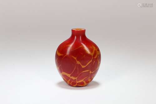 A Chinese Peking Glass Snuff Bottle