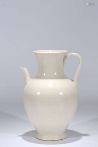 A Chinese White Glazed Porcelain Pot