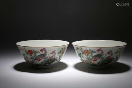 A Pair of Chinese Famille Rose Porcelain Bolws